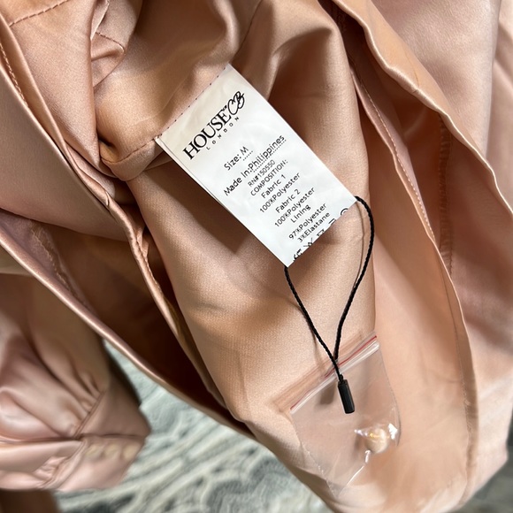 RARE House of CB ‘Cherie’ blush satin puff sleeve dress NWOT - Picture 15 of 17